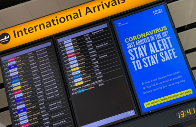 Painel de chegadas do aeroporto de Heathrow, em Londres, em foto de 25 de dezembro de 2020