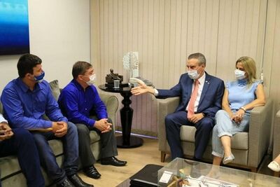 Flávio Duarte e Edilson Magro em reunião com o então Governador em exercício e presidente da ALMS, Paulo Corrêa. 