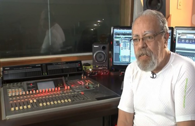 O baterista e engenheiro de som Carlos Roberto de Oliveira Freitas criou a música das ligações a cobrar 