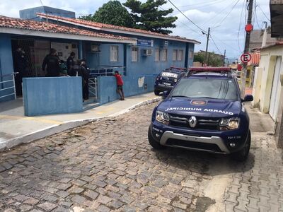 Unidade básica de saúde da vila de Ponta Negra, na Zona Sul, foi invadida por criminosos, que roubaram doses da vacina contra Covid-19.