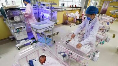 Recém-nascidos em maternidade chinesa   (Sheldon Cooper/SOPA Images/LightRocket via Getty Images)