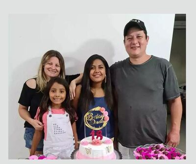 A família no aniversário de Maria Eduarda. Papéis de adoção ficaram prontos no mesmo dia.