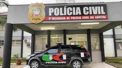 Fachada da 5ª Delegacia de Polícia de Florianópolis, que investiga o caso 