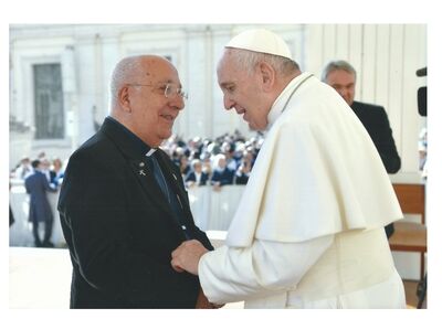 Bispo Dom Antonino Migliore com Papa Francisco, na Itália. 