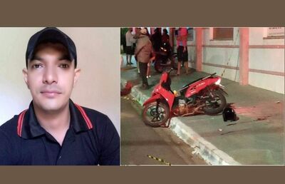Capacete e moto do rapaz no local do acidente, ontem à noite 