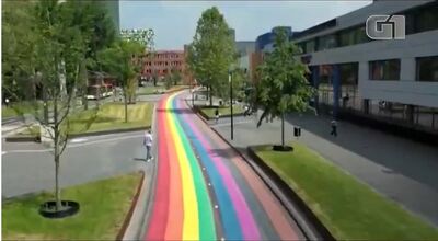Holanda inaugura maior ciclovia com cores do arco-íris do mundo
