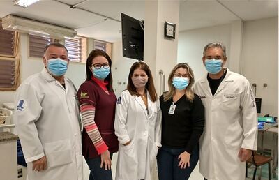 Paulo Ricardo, Enf. Tâmara, Dra. Ana Rita, Karulina e o Dr. Peterson no Serviço de Hemodiálise