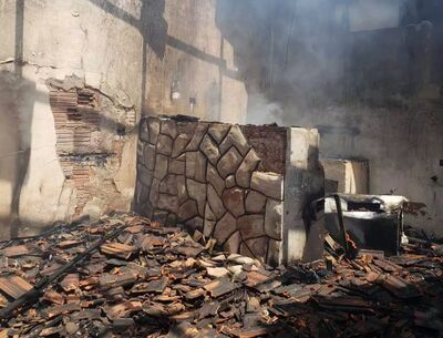 Um dos cômodos que ficaram completamente destruídos no incêndio. 