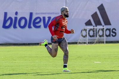 Atacante Gabriel faz treino físico na reapresentação do Flamengo.