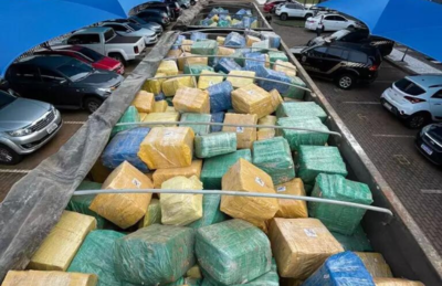 Polícia Federal aprrende 19 toneladas de maconha que era transportada para o Rio Grande do Sul.