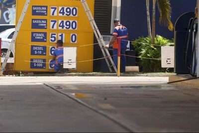 Gasolina chega a custar R$ 7,49 em Campo Grande.