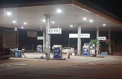 Posto de gasolina vazio após gasolina acabar