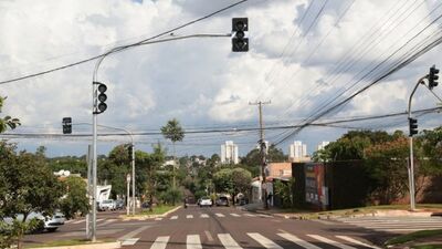 Prefeitura instala novos semáforos em pontos estratégicos da Capital. 