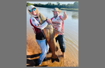 Pescador fisga jaú de 75 quilos no Recanto do Jaú em Alcinópolis