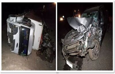Picape Toro ficou completamente destruída, com a força do impacto caminhou tombou e garrafas de refrigerantes esparramaram à margem da pista. 