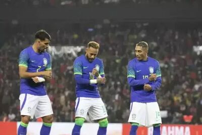 Neymar, Paquetá e Raphinha após gol da Seleção
