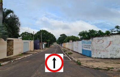 Trecho da Rua Pereira Gomes em frente à Escola Estadual Padre Nunes (Marcelão), passa a ser via de mão única. 