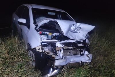 No veículo da prefeitura de Bataguassu estavam três pessoas que sofreram ferimentos leves.