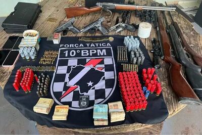 Armas, munições, celulares e dinheiro foram apreendidos por policiais da Força Tática do 10º Batalhão 