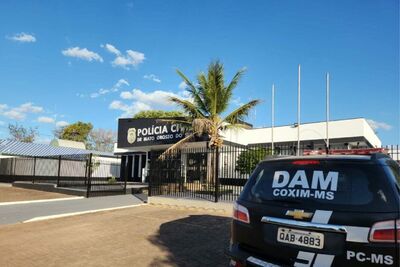 Policiais da Delegacia de Atendimento à Mulher de Coxim realizaram a prisão do suspeito.