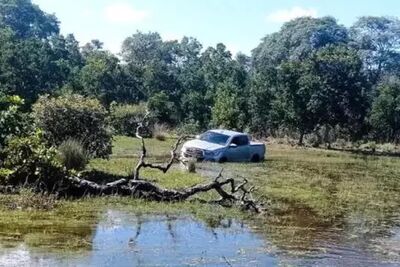 Caminhonete roubada, que seria levada para a Bolívia, foi encontrada no Pantanal