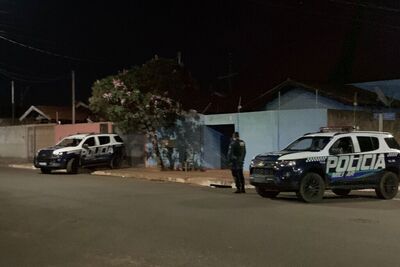 Duas viaturas da Polícia Militar foram acionadas para a ocorrência.