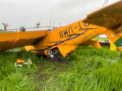 Avião agrícola tombou em lavoura de arroz em Ponta Porã; piloto morreu 