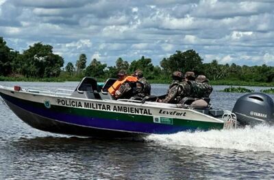 Fiscalização da PMA em rio de Mato Grosso do Sul.