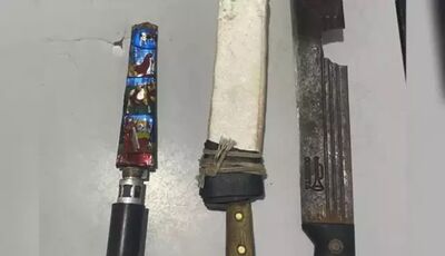 Facão e canivetes encontrados com a vítima dos disparos.