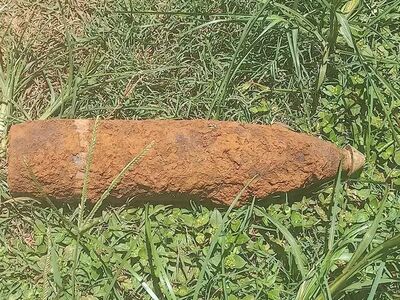 Bala de canhão encontrada no quintal de uma casa em Campo Grande. 