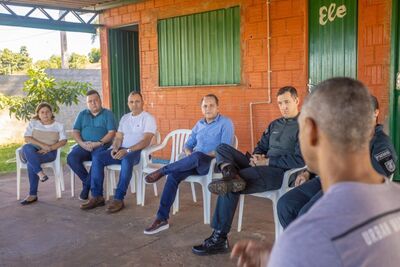 Coronel David faz alegria de crianças em Amambai com novo playground.