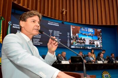 Emocionado, Paulo Duarte fala de gratidão e de respeito às diferenças em seu discurso de posse.  