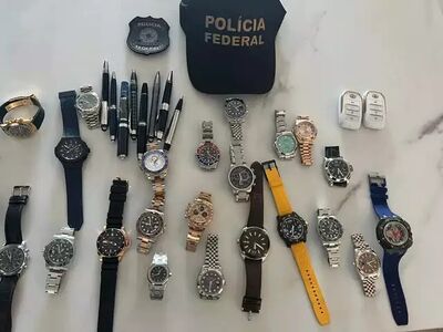 Relógios apreendidos na casa de um dos alvos da operação.