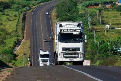 Trecho da rodovia BR-163 na região norte.