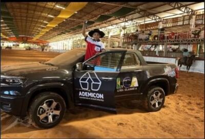 Competidor de 10 anos de Costa Rica leva caminhonete de R$ 200 mil em competição nacional de laço