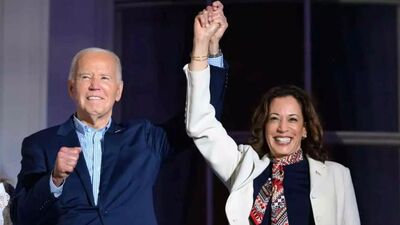 Presidente Joe Biden ao lado da vice, Kamala Harris. 