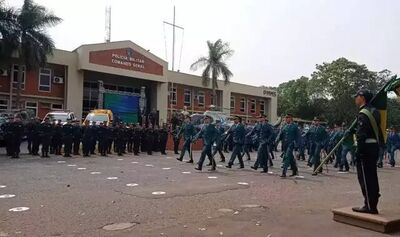 Policiais militares em cerimônia no Comando-Geral. 