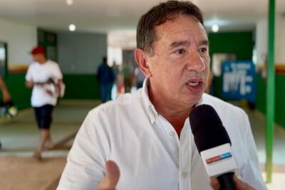 Presidente da ALEMS, Gerson Claro, em entrevista na escola que votou em Sidrolândia.