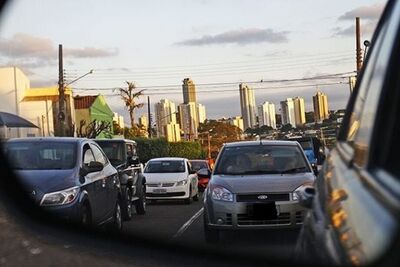 Proprietários de veículos placas finais 0 devem pagar licenciamento até o fim de outubro