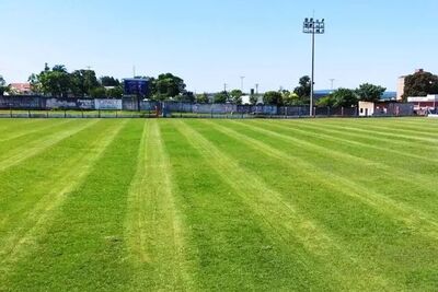 Estádio André Borges de Coxim que tem capacidade para 900 pessoas.