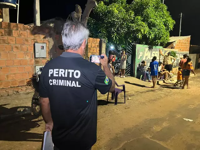 Perito criminal faz levantamento no local de perseguição em Coxim. Foto: Sidney Assis