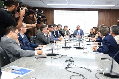 Comissão da ALEMS recebeu executivos da concessionária durante reunião na Assembleia Legislativa de MS. Foto: Wagner Guimarães