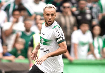 Rafinha chora ao anunciar a aposentadoria: 'Hoje anuncio oficialmente o fim da minha carreira' - Foto: divulgação  