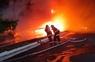 Corpo de Bombeiros Militar (CBMMS) foi acionado para cessar o incêndio - DIVULGAÇÃO/6ºGBM  