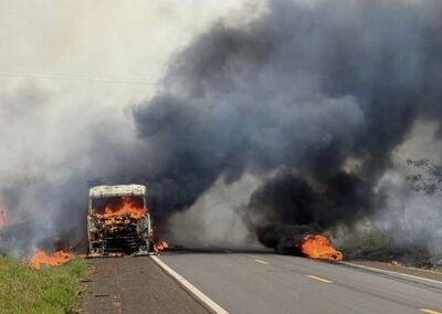 Foto mostra dimensão do incêndio   (Jornal da Nova)