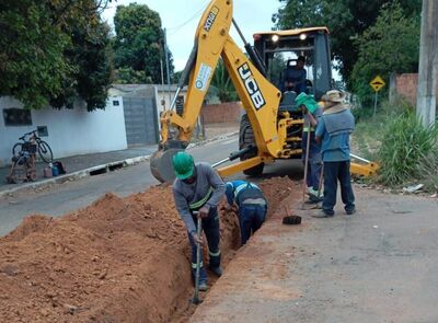 Obras no bairro Senhor Divino em Coxim. Foto: Divulgação AssCom Sanesul 