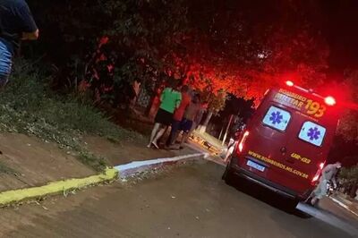 Viatura dos bombeiros em frente ao imóvel onde aconteceu o crime. Foto: A Rota da Notícia