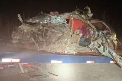 Acidente deixou o veículo totalmente destruído. Foto: PMR