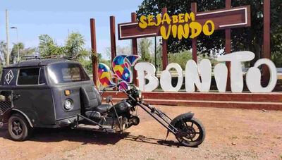 Família passou por Bonito de TrikeKombi. (Foto: Arquivo Pessoal)