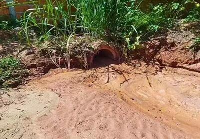 Sedimentos acumulam na tubulação no rio Taquari. Foto: Divulgação/MPMS